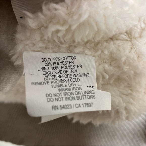 Old Navy faux fur lined vest L - Picture 5 of 5